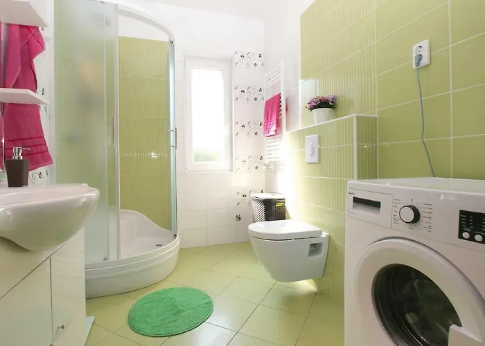 Nadia 1844 * Πούλα