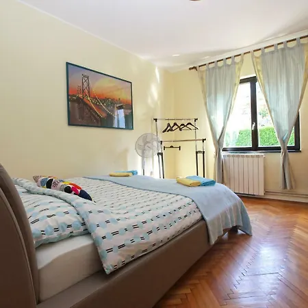 Nadia 1844 Apartment