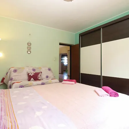 Nadia 1844 Apartment *