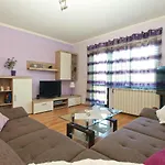 Nadia 1844 Pula